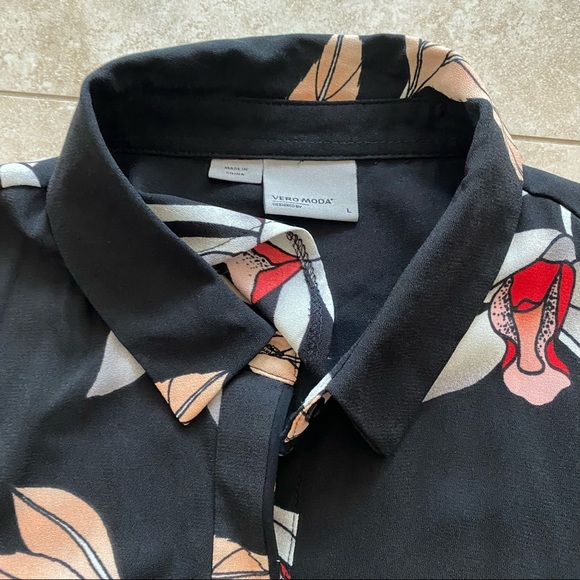 Floral blouse - Picture 3 of 10